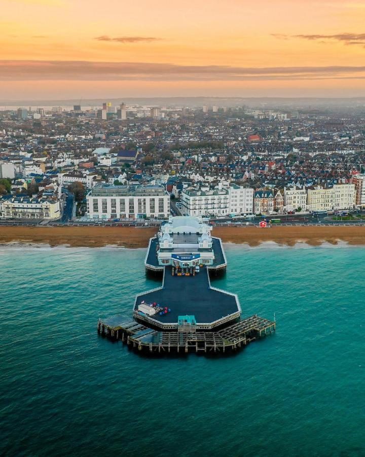Southsea Royale Studio, James Bond, Parking, Seafront Portsmouth Kültér fotó